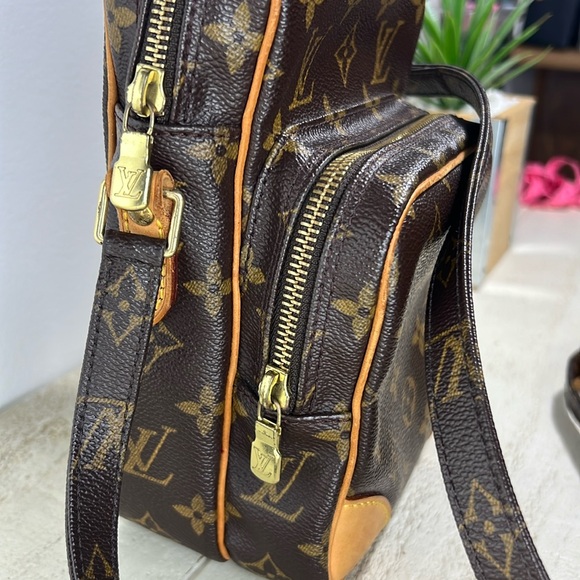 LOUIS VUITTON Monogram Amazone Shoulder Crossbody Bag - Picture 7 of 16